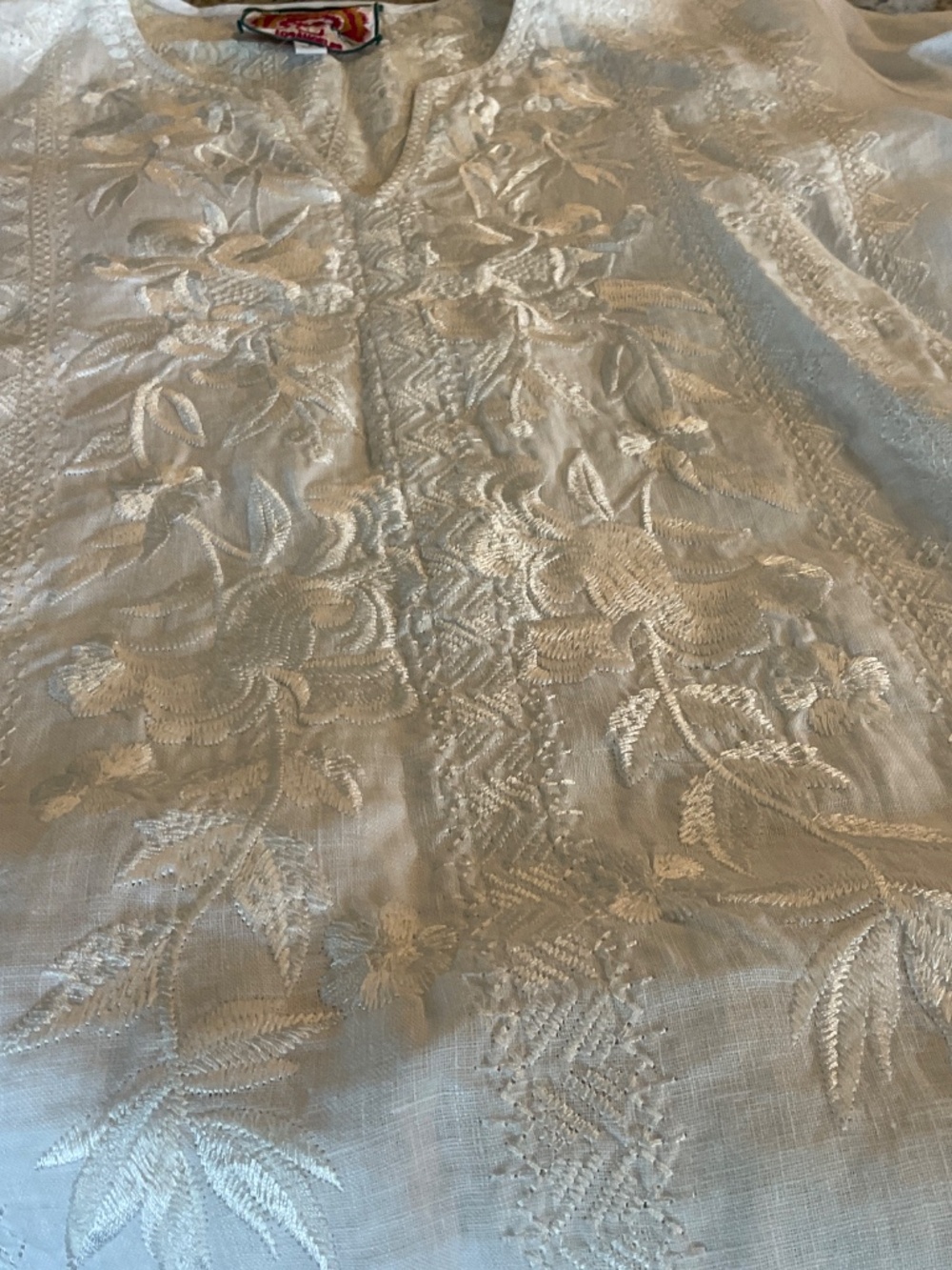 Johnny Was Camille embroidered linen split neck blouse - Picture 5 of 5
